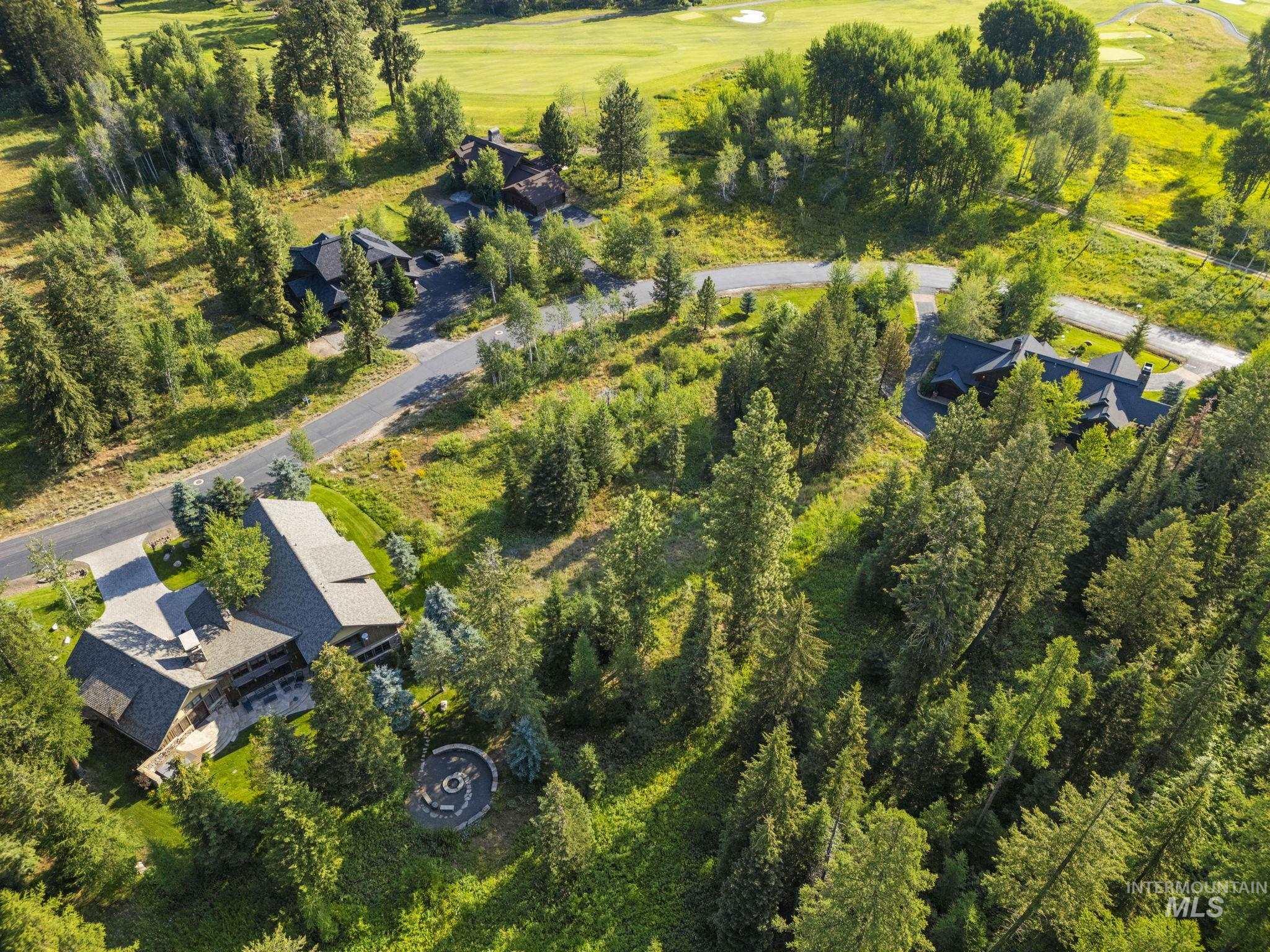 459 Discovery Drive Cascade, ID 83611 - Photo 9 of 17 View of property location with a golf club