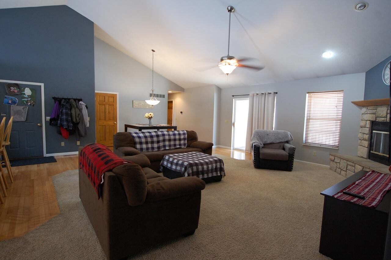 8760 Rambling Way Canadian Lakes, MI 49346 - Photo 7 of 28 8 Living