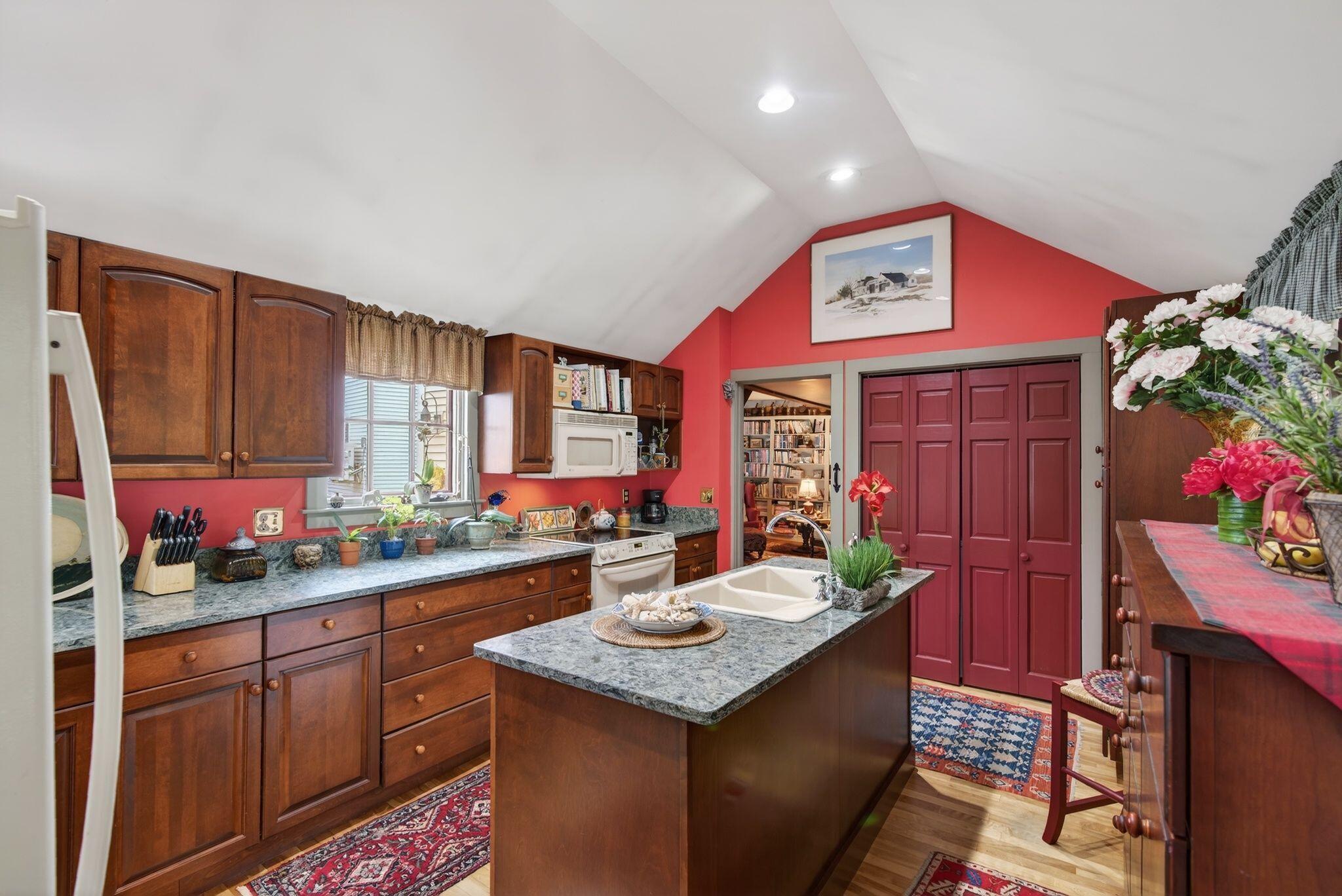 9 Summer Street Kennebunk, ME 04043 - Photo 10 of 38 9 Summer Street