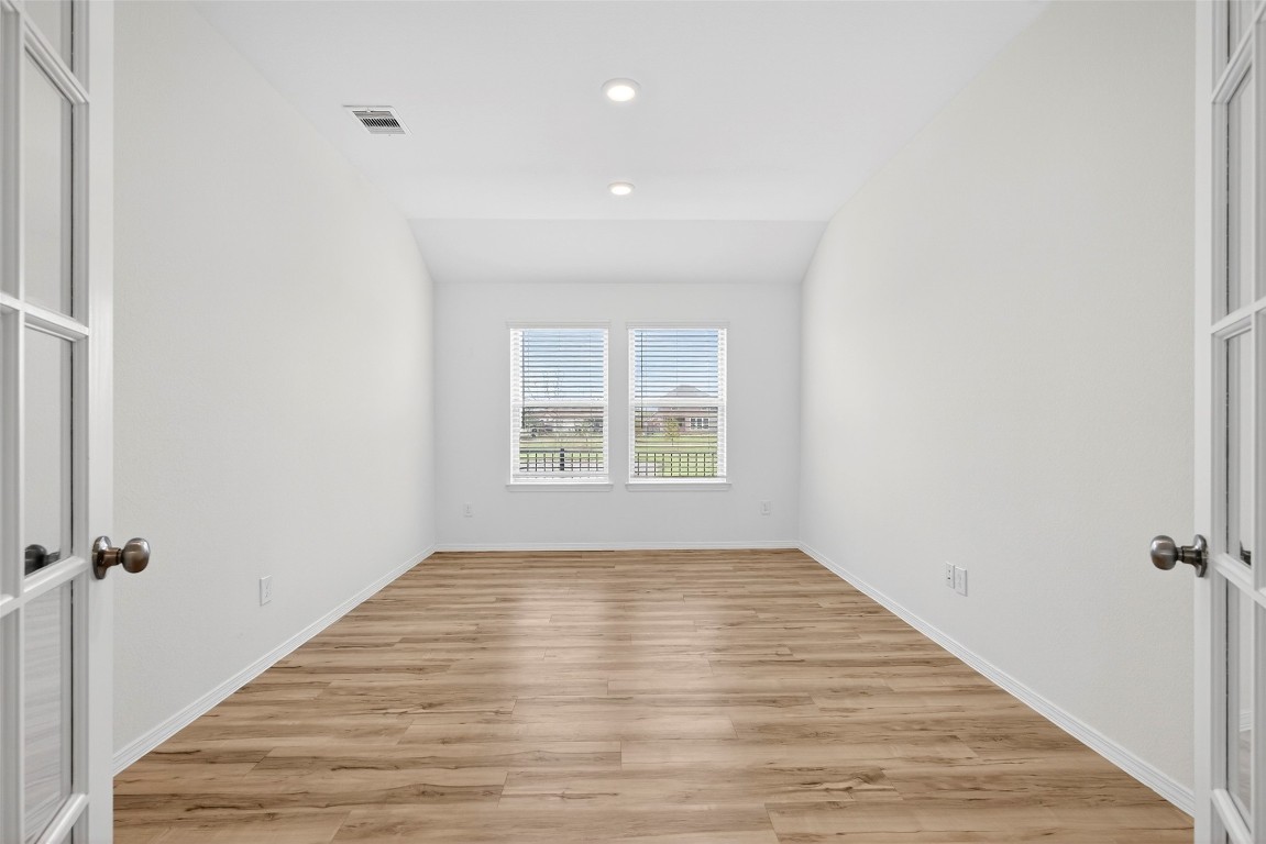 5402 Still Creek Ranch Drive Richmond, TX 77469 - Photo 22 of 32 an empty room with windows