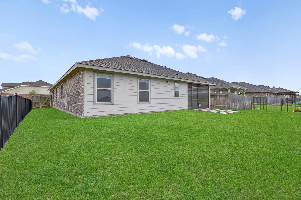5402 Still Creek Ranch Drive Richmond, TX 77469 - Photo 30 of 32 a backyard of a house with lots of green space