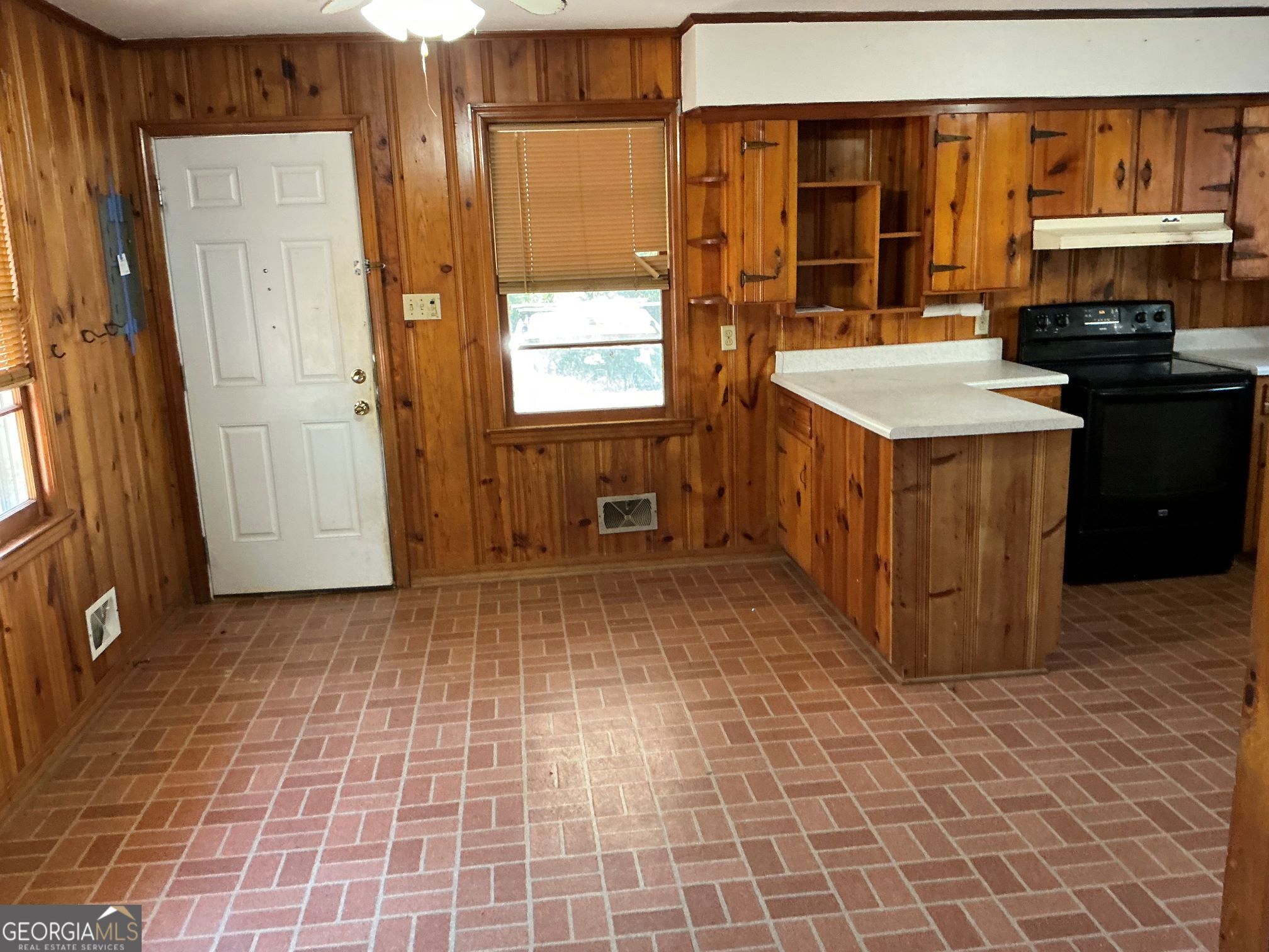 135 Brookside Drive Elberton, GA 30635 - Photo 10 of 22 a bathroom with a sink a mirror and a shower