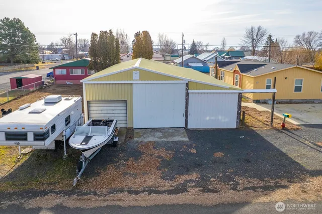 a view of backyard of house