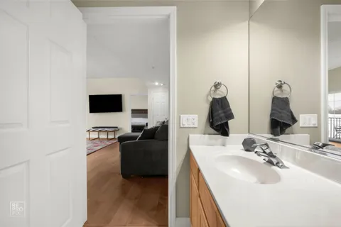 $274,993 | 434 Mcdaniels Circle, Unit 401, Clarendon Hills, IL 60514