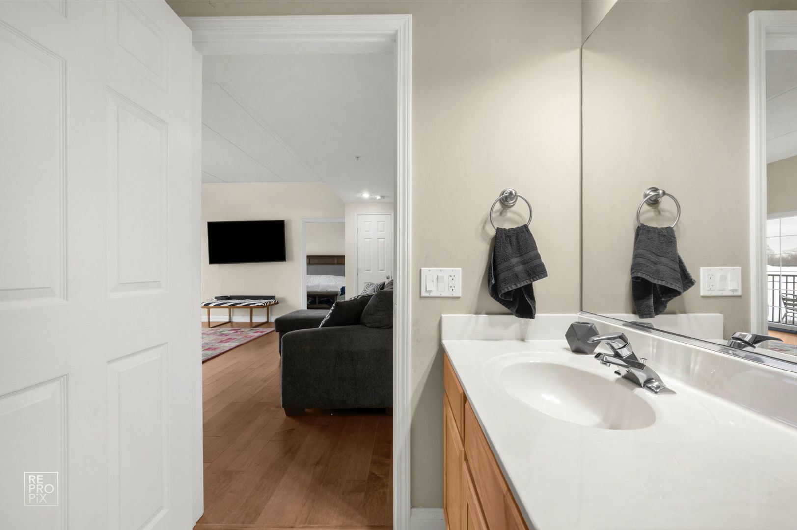 434 Mcdaniels Circle, Unit 401 Clarendon Hills, IL 60514 - Photo 12 of 19