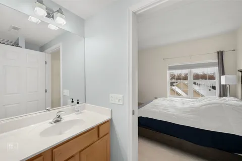 $274,993 | 434 Mcdaniels Circle, Unit 401, Clarendon Hills, IL 60514