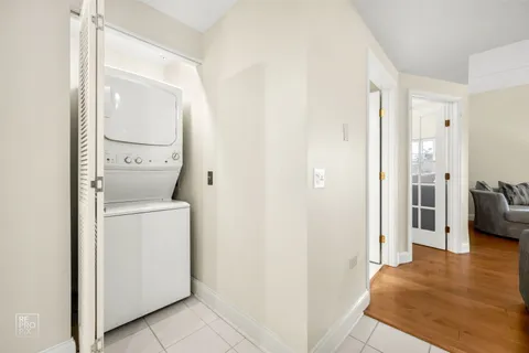 $274,993 | 434 Mcdaniels Circle, Unit 401, Clarendon Hills, IL 60514