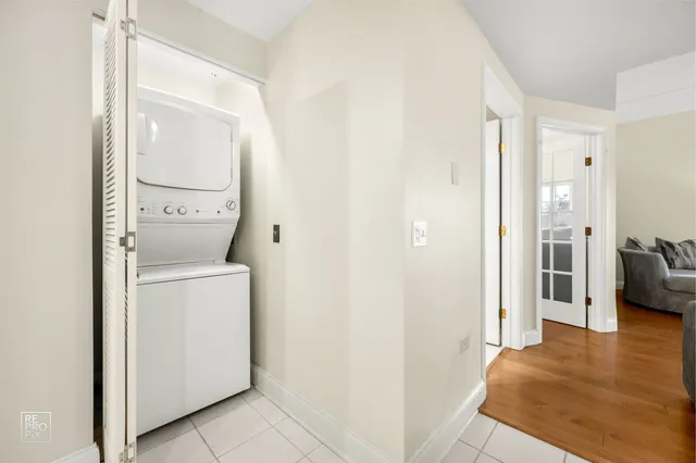 $274,993 | 434 Mcdaniels Circle, Unit 401, Clarendon Hills, IL 60514