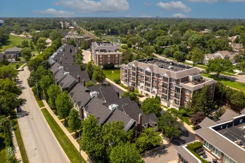 $274,993 | 434 Mcdaniels Circle, Unit 401, Clarendon Hills, IL 60514