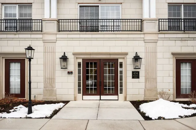 $274,993 | 434 Mcdaniels Circle, Unit 401, Clarendon Hills, IL 60514