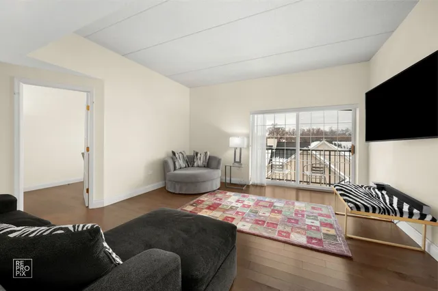 $274,993 | 434 Mcdaniels Circle, Unit 401, Clarendon Hills, IL 60514