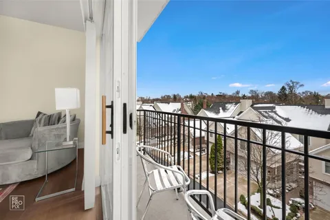 $274,993 | 434 Mcdaniels Circle, Unit 401, Clarendon Hills, IL 60514