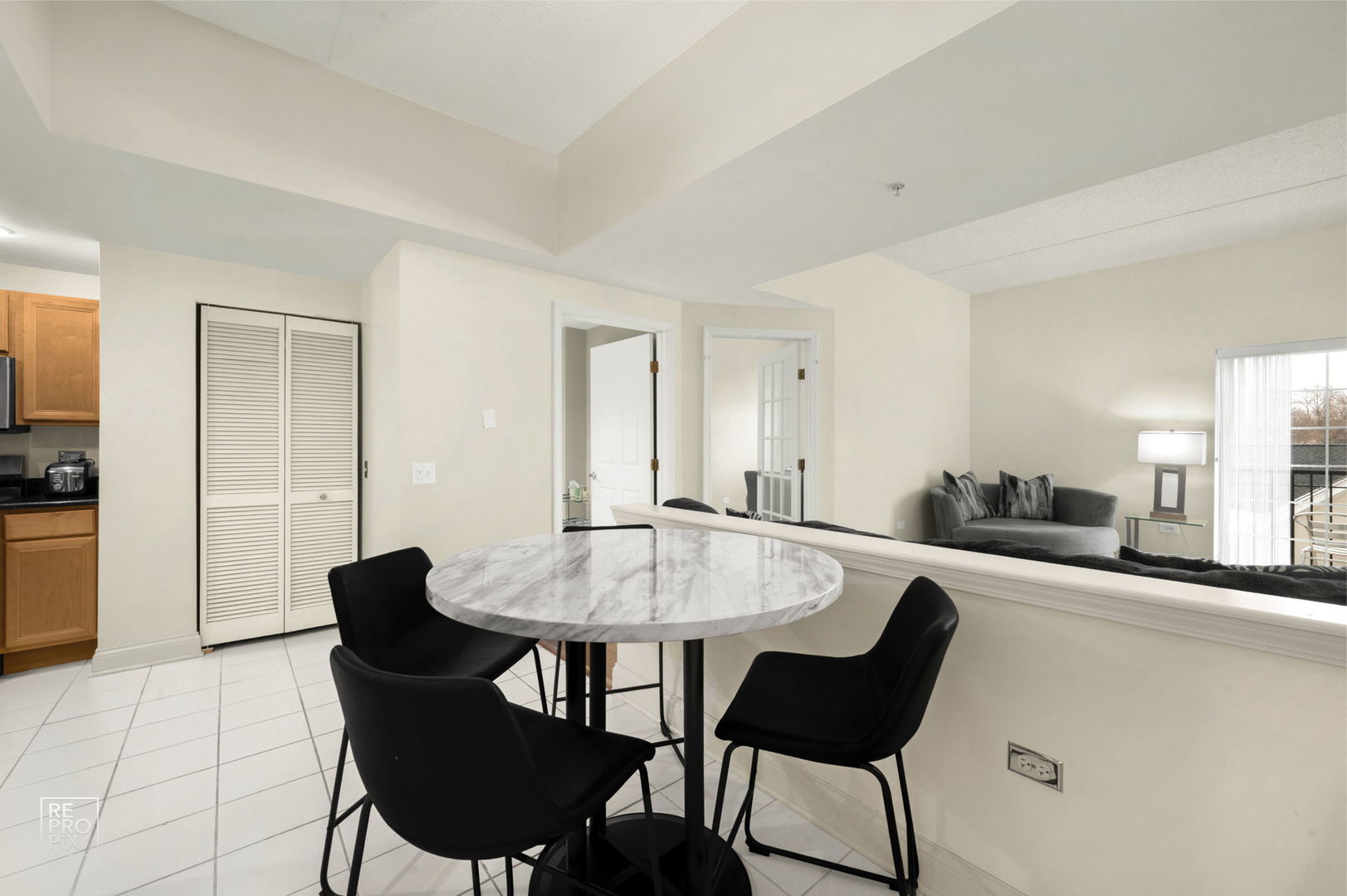 434 Mcdaniels Circle, Unit 401 Clarendon Hills, IL 60514 - Photo 8 of 19