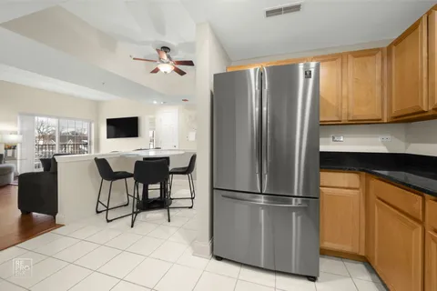 $274,993 | 434 Mcdaniels Circle, Unit 401, Clarendon Hills, IL 60514