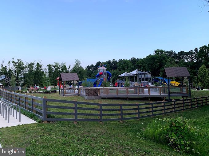 5656 Shadow Fall Terrace Columbia, MD 21045 - Photo 38 of 41 a view of a garden with houses