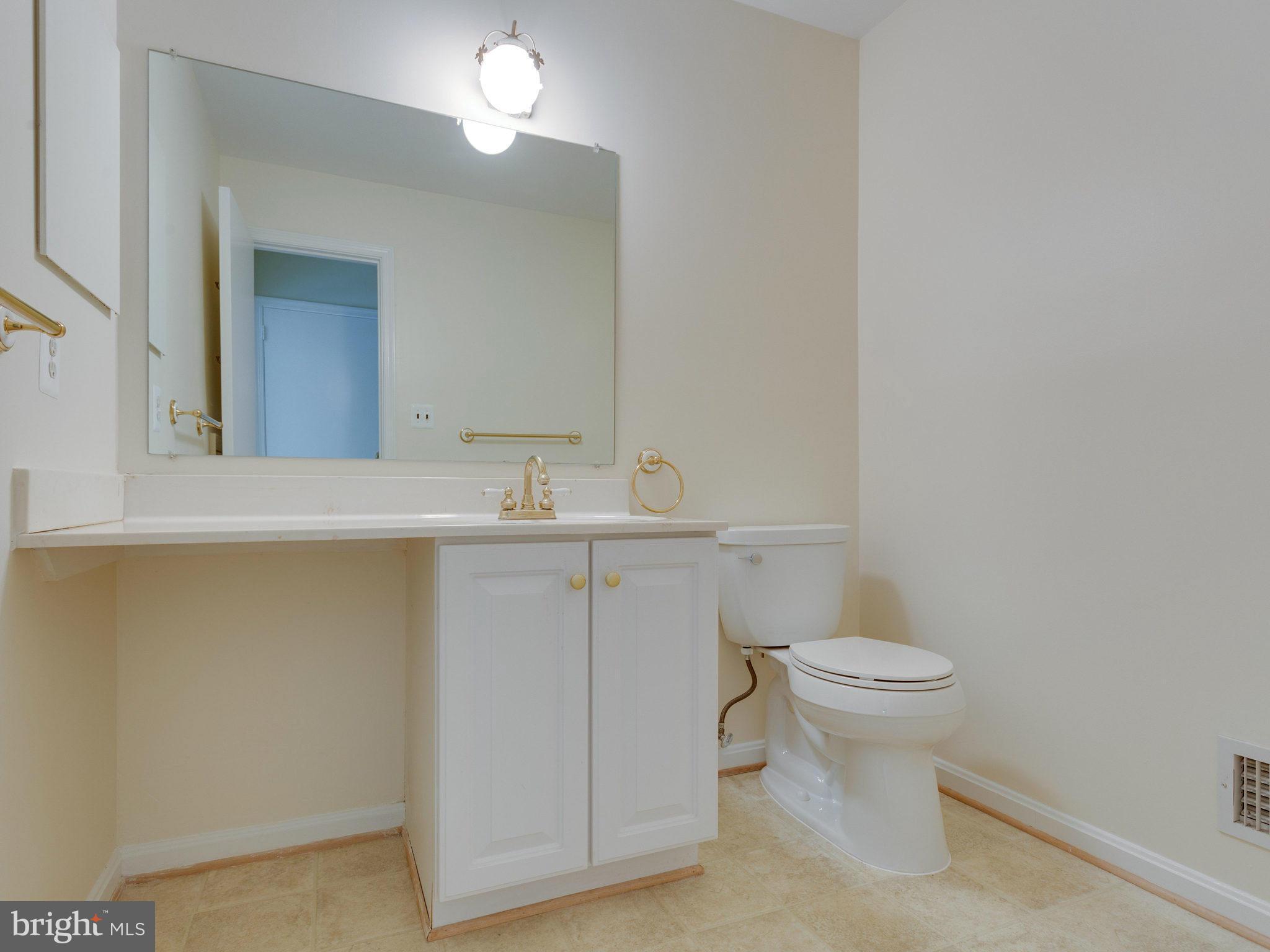 7909 Foxhound Road McLean, VA 22102 - Photo 3 of 25 Powder Room