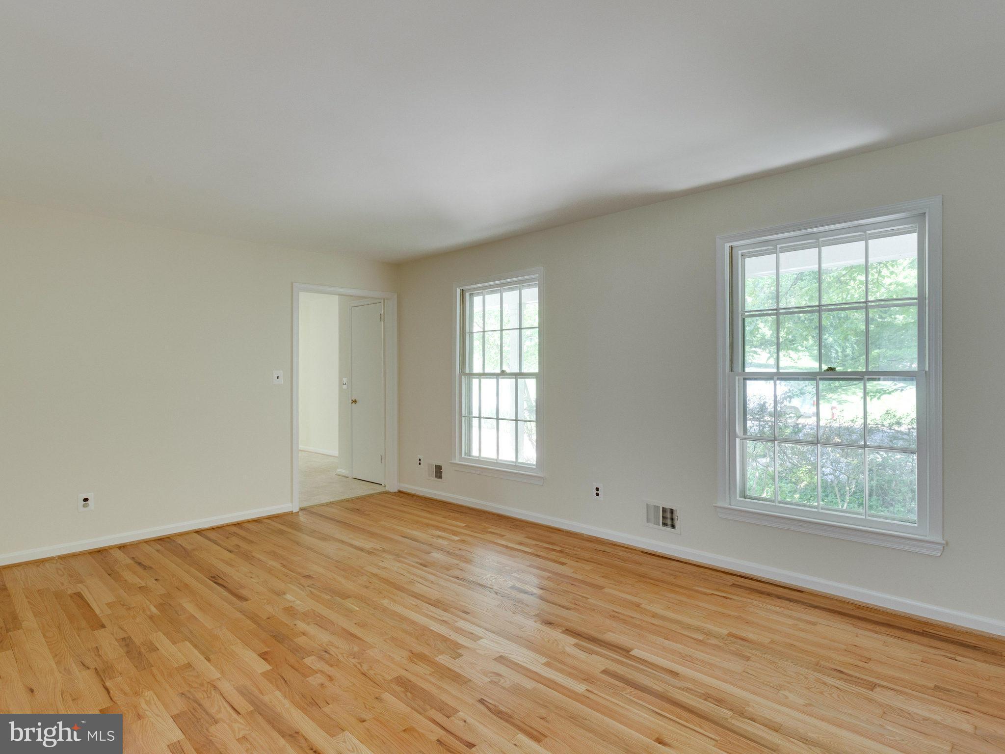 7909 Foxhound Road McLean, VA 22102 - Photo 4 of 25 Living Room