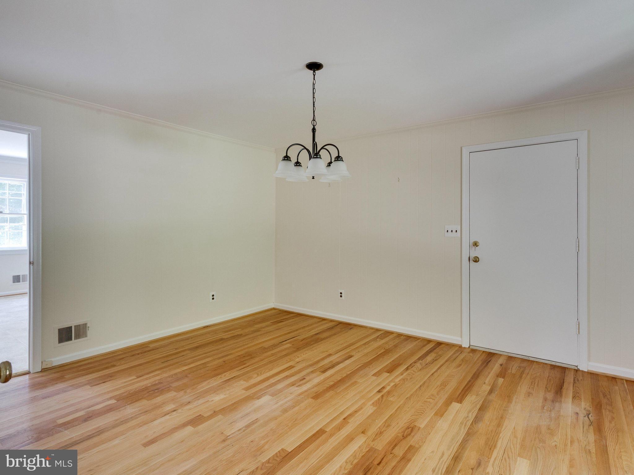7909 Foxhound Road McLean, VA 22102 - Photo 6 of 25 Library