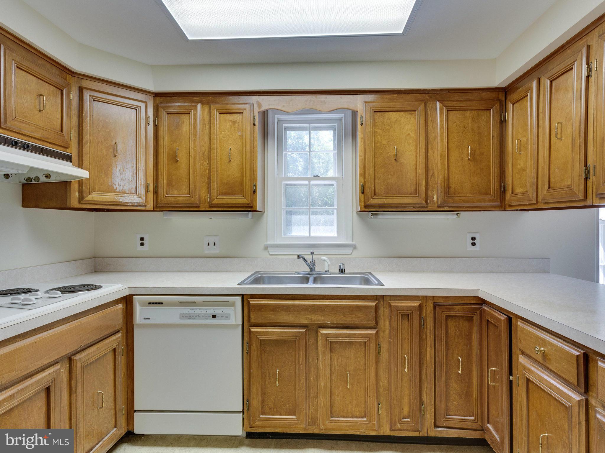 7909 Foxhound Road McLean, VA 22102 - Photo 8 of 25 Kitchen