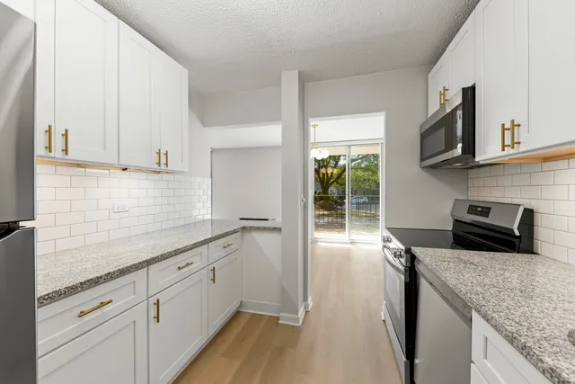 $224,900 | 1150 Jackson Street, Unit 1A, Lombard, IL 60148