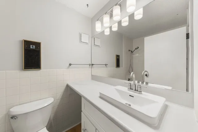 $224,900 | 1150 Jackson Street, Unit 1A, Lombard, IL 60148