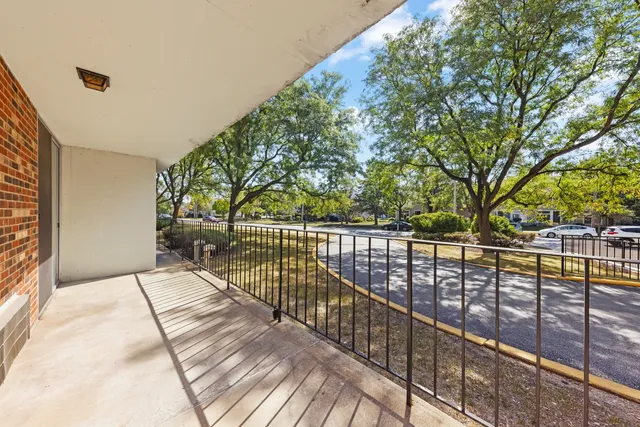 $224,900 | 1150 Jackson Street, Unit 1A, Lombard, IL 60148