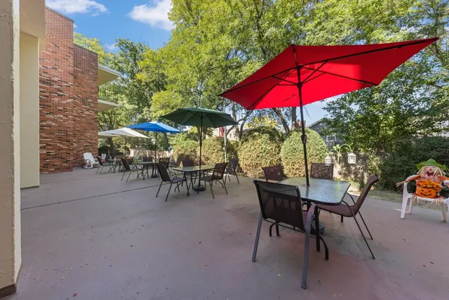 $224,900 | 1150 Jackson Street, Unit 1A, Lombard, IL 60148