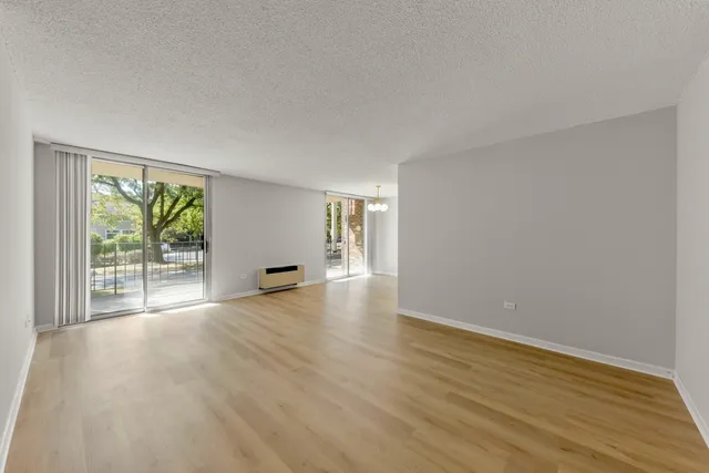 $224,900 | 1150 Jackson Street, Unit 1A, Lombard, IL 60148