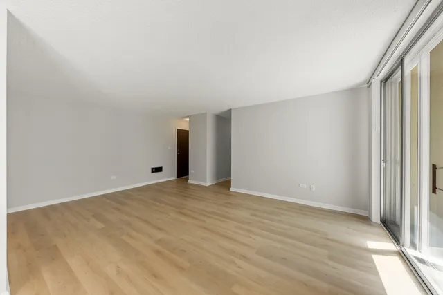 $224,900 | 1150 Jackson Street, Unit 1A, Lombard, IL 60148