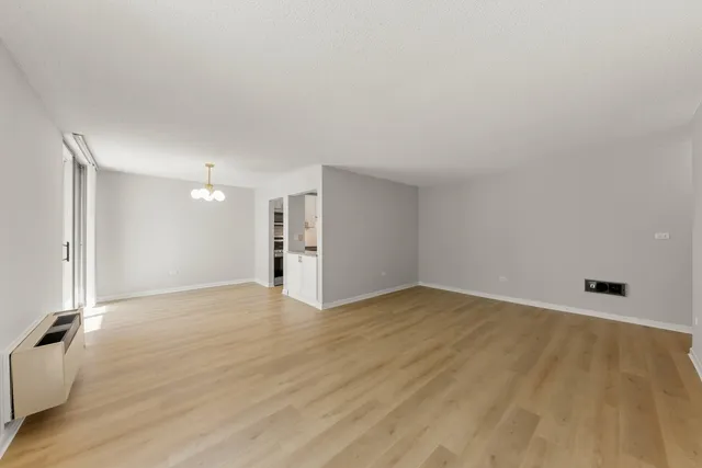 $224,900 | 1150 Jackson Street, Unit 1A, Lombard, IL 60148