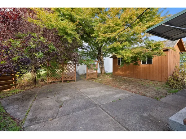 a view of a outdoor space