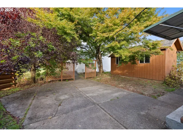 a view of a outdoor space