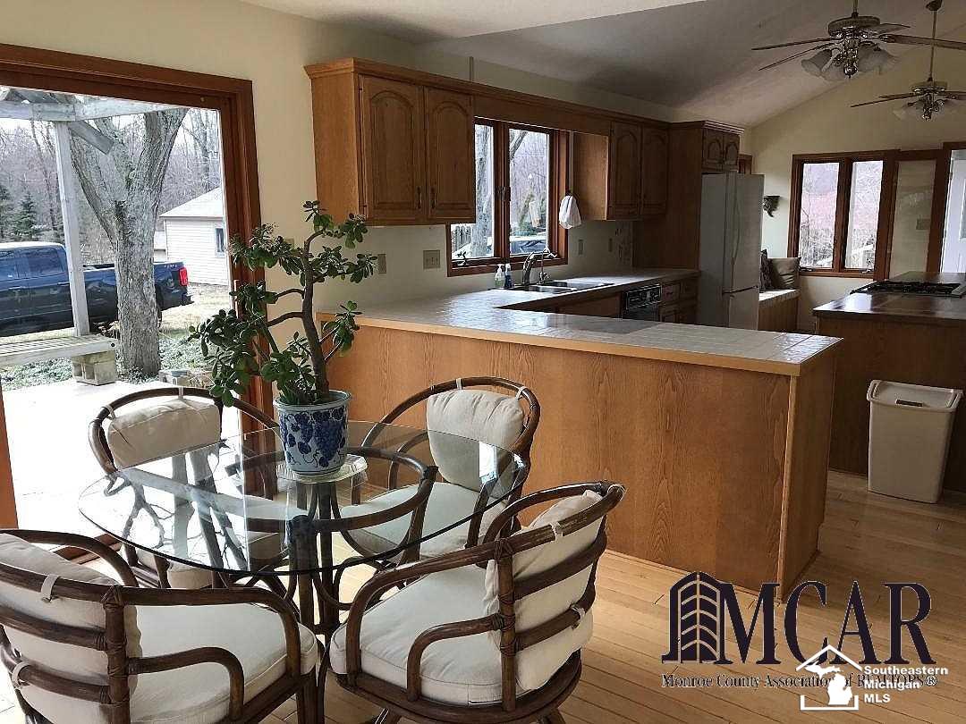 2919 Consear Road Lambertville, MI 48144 - Photo 14 of 27 21425936-13.JPG