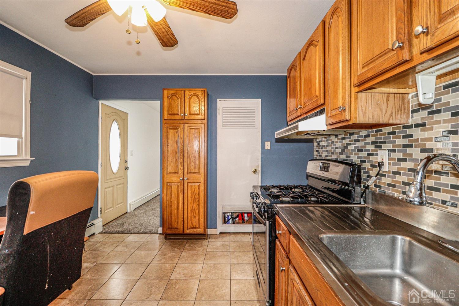 17 Dayton Road Edison, NJ 08817 - Photo 7 of 25 a kitchen that has a microwave and a sink