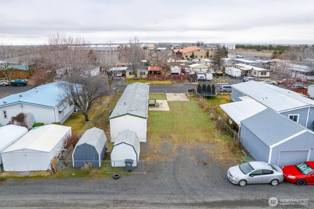 an aerial view of a basket ball ground