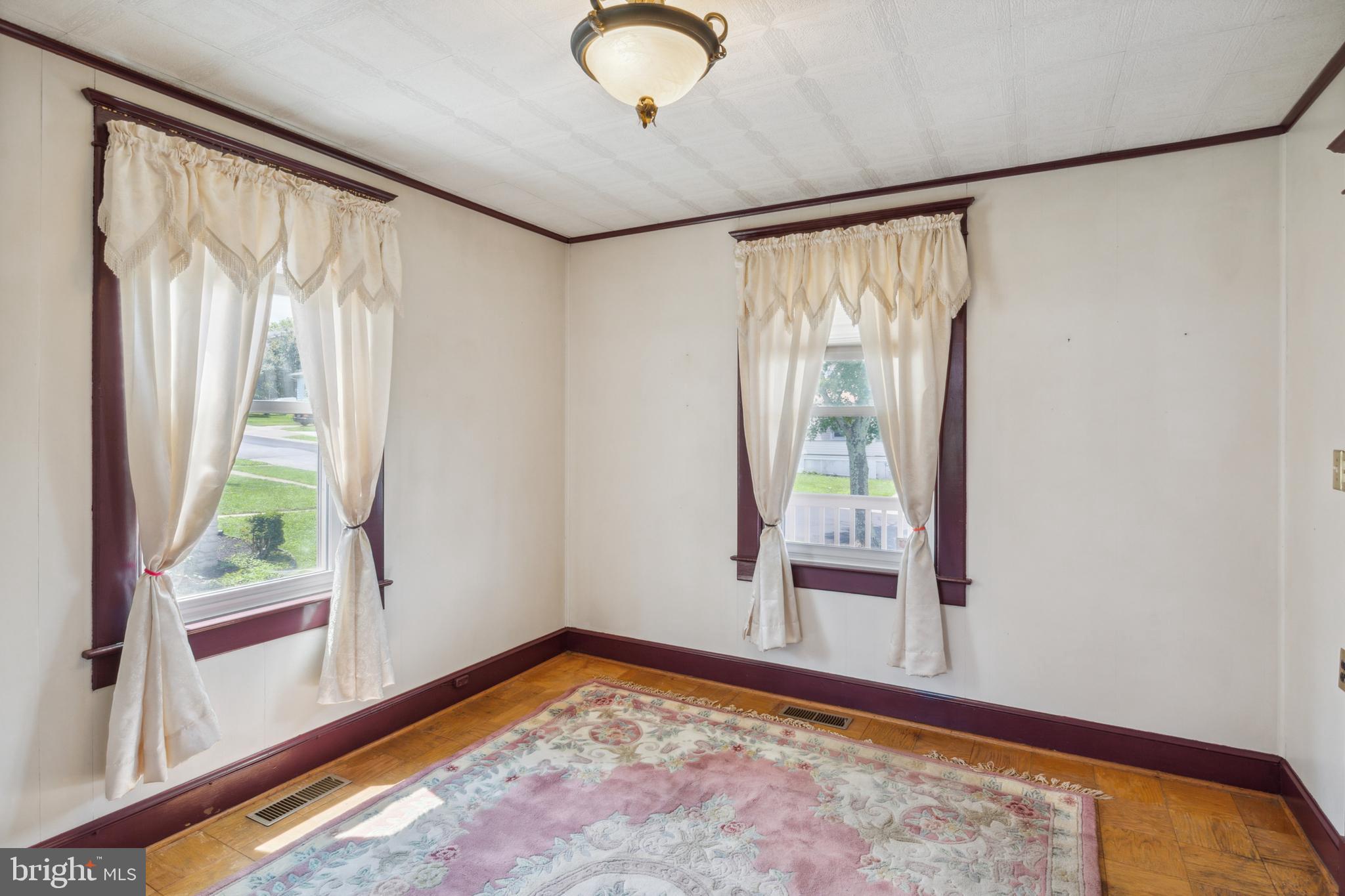 5219 Catalpha Road Baltimore, MD 21214 - Photo 5 of 24 Dining Room