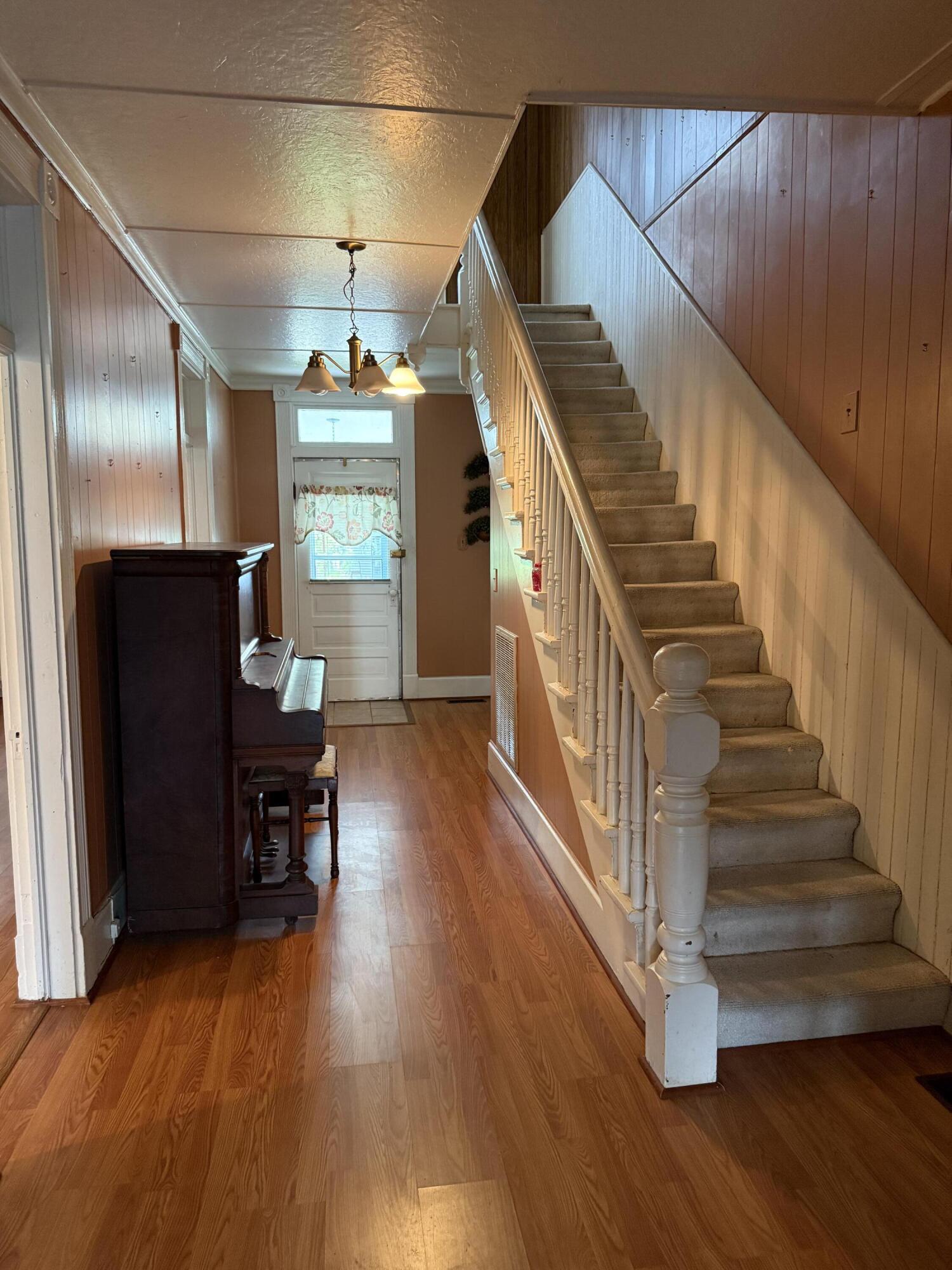 412 West Ridgeway Street Clifton Forge, VA 24422 - Photo 5 of 20 IMG_1674