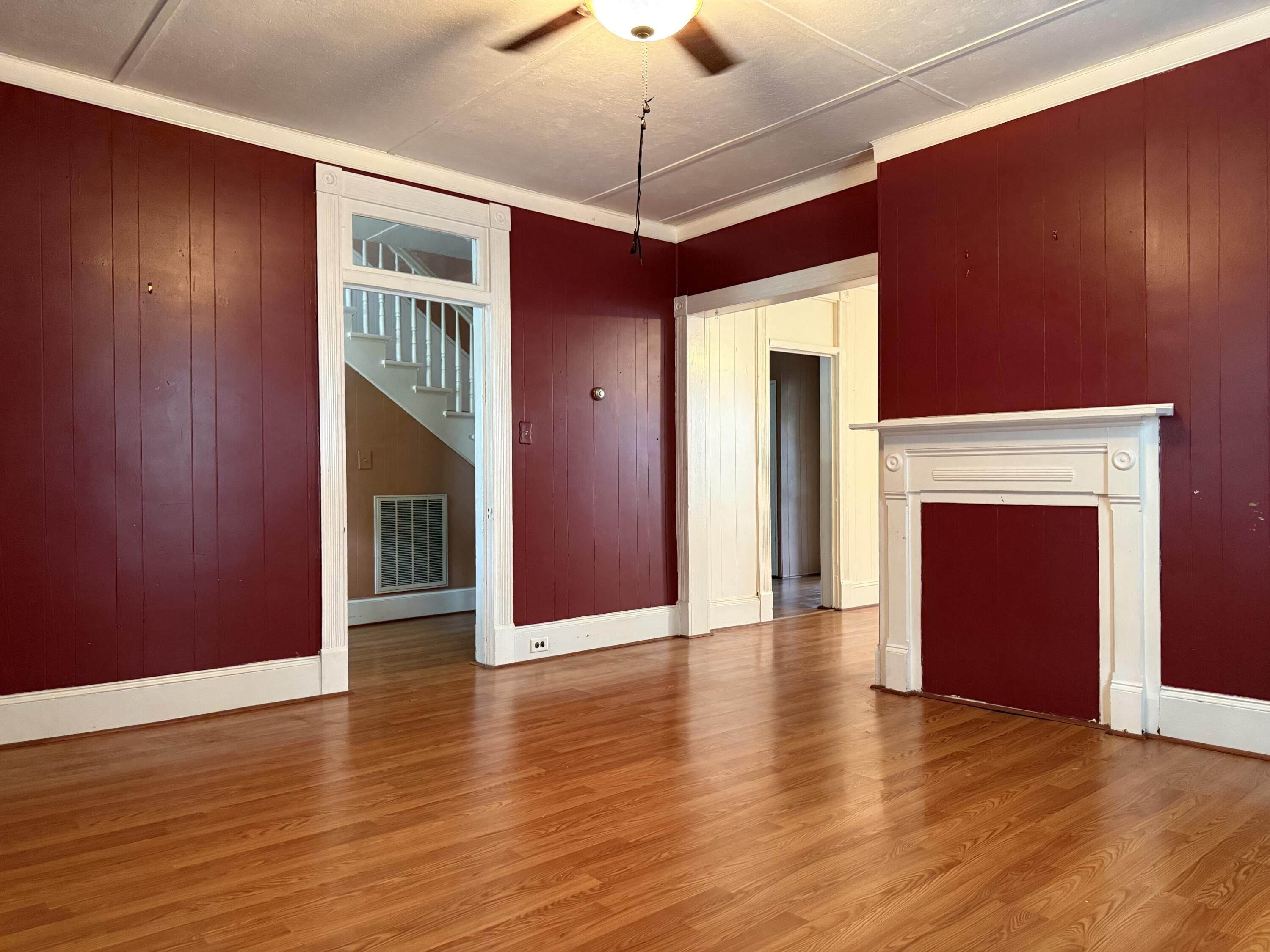 412 West Ridgeway Street Clifton Forge, VA 24422 - Photo 6 of 20 living room