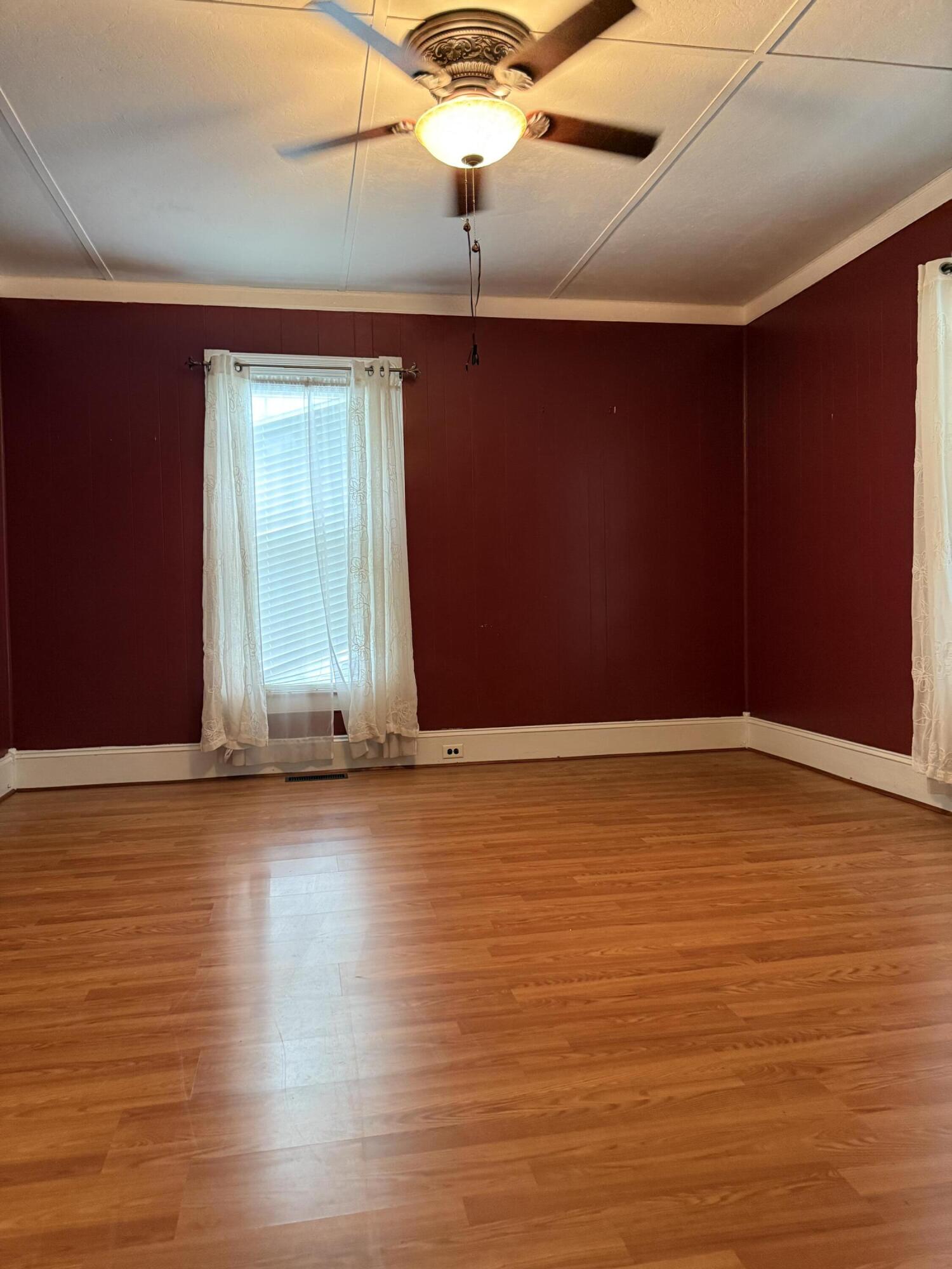 412 West Ridgeway Street Clifton Forge, VA 24422 - Photo 7 of 20 IMG_1673