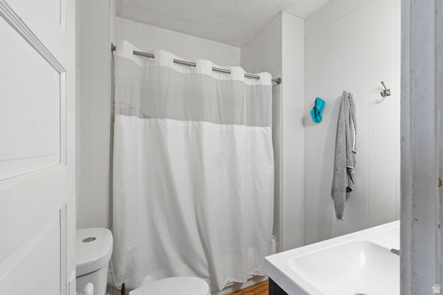 386 North 500 East Provo, UT 84606 - Photo 20 of 24 Bathroom with shower / tub combo and vanity