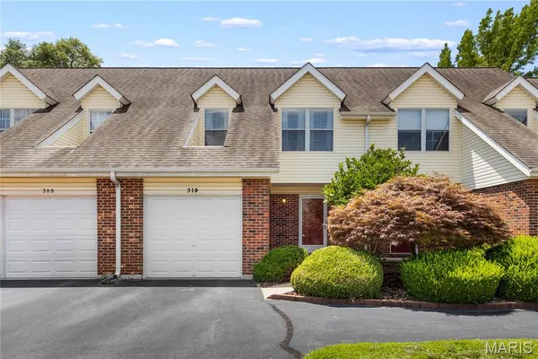 $170,000 | 310 Crown Colony Court, Unit E, St. Peters, MO 63376