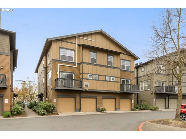 $209,900 | 1060 Southwest 170th Avenue, Unit 202, Beaverton, OR 97003