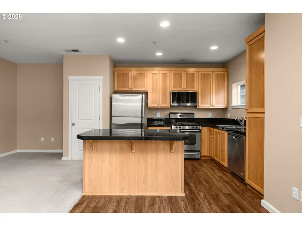 $209,900 | 1060 Southwest 170th Avenue, Unit 202, Beaverton, OR 97003