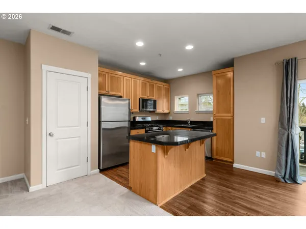 $209,900 | 1060 Southwest 170th Avenue, Unit 202, Beaverton, OR 97003