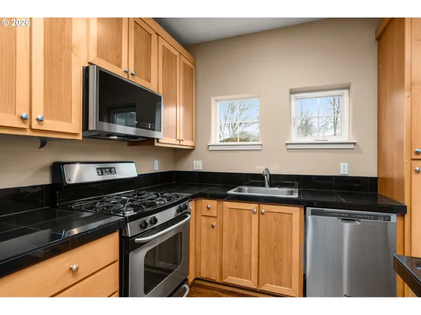 $209,900 | 1060 Southwest 170th Avenue, Unit 202, Beaverton, OR 97003