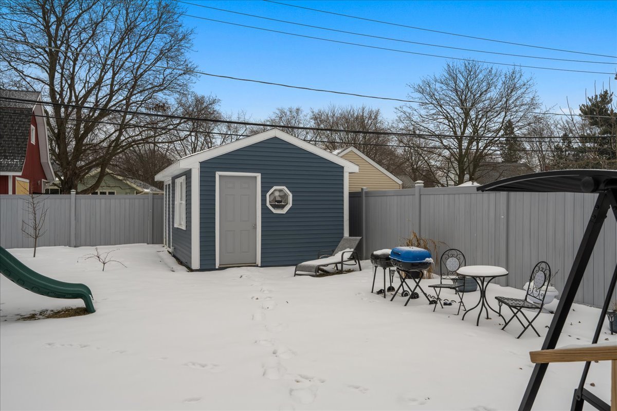 207 Second Street Elgin, IL 60123 - Photo 15 of 16 a view of outdoor space with seating space