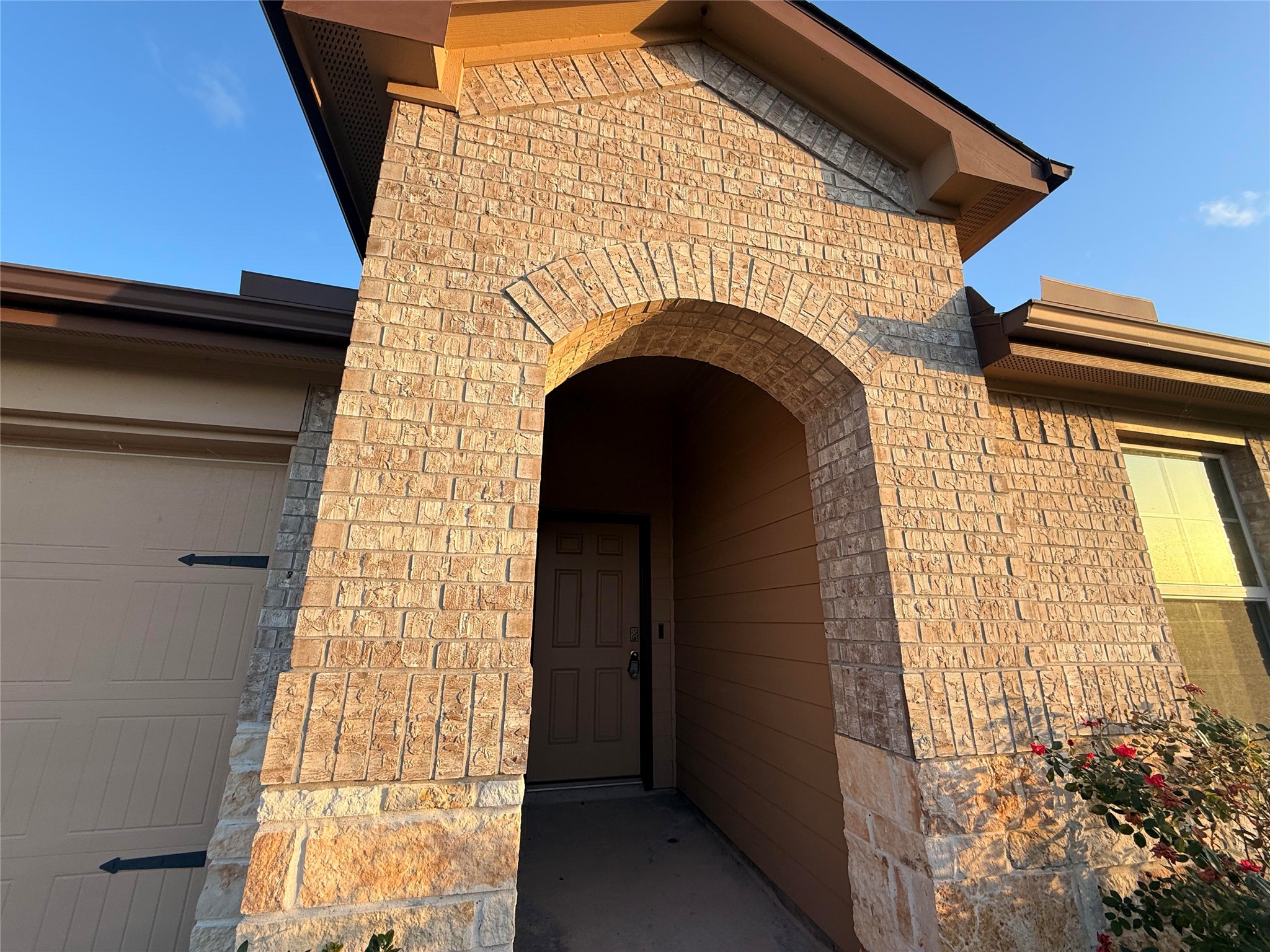 846 Autumn Flats Way Rosharon, TX 77583 - Photo 3 of 27 Spacious Entryway