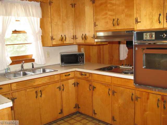 1613 K-Fork Road Madison, NC 27025 - Photo 5 of 15 Kitchen.