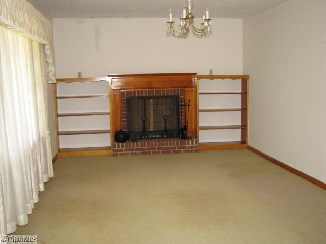 1613 K-Fork Road Madison, NC 27025 - Photo 6 of 15 Living Room.