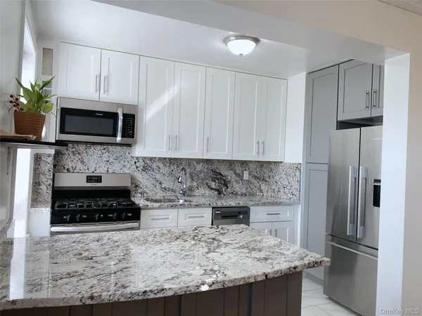 $298,800 | 141-35 79th Avenue, Unit 3M | Kew Gardens Hills